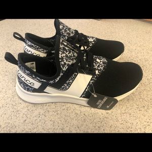 New Balance Fuelcore Black and White 10 Sneakers